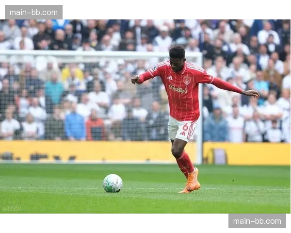 维拉54分紧追曼联 欧冠资格争夺进入关键阶段